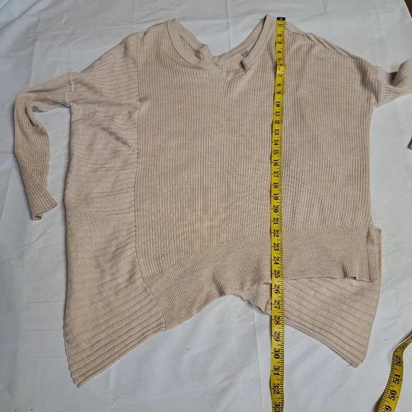 AllSaints Keld V-neck Oversized Assymetrical 100% merino Sweater. - Picture 9 of 9